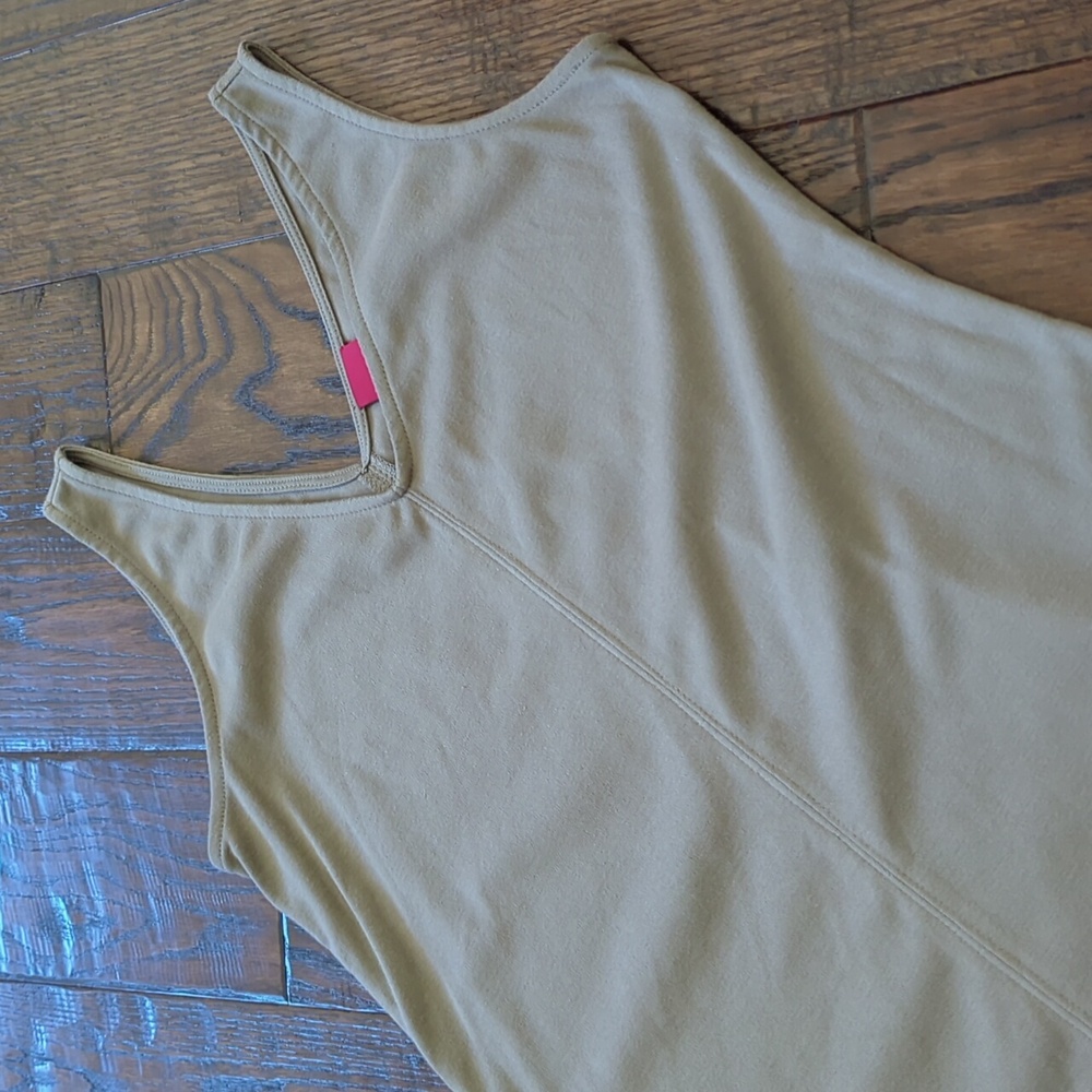 G.I.L.I. got it love it I Gray Tan V-Neck Sleeveless Tank Top Shirt, M